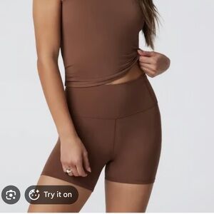 Vuori AllTheFeels™ Short 4"